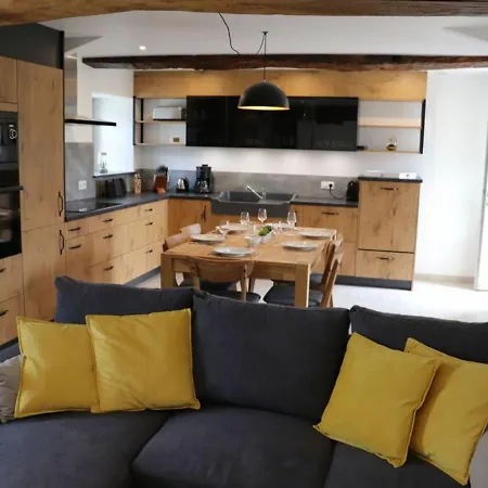 Holiday home 18eme Renove Avec Piscine Couverte, Terrasse, Loisirs Et Wifi - 6 Pers. - Fr-1-426-432 *