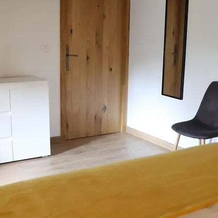 Country house 18eme Avec Piscine Couverte, Terrasse Et Salle De Jeux - 6 Pers *