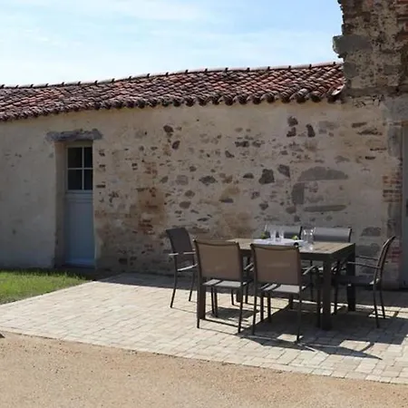 18eme Avec Piscine Couverte, Terrasse Et Salle De Jeux - 6 Pers Les Herbiers