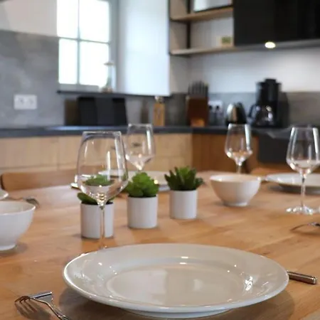 18eme Avec Piscine Couverte, Terrasse Et Salle De Jeux - 6 Pers - Fr-1-426-432