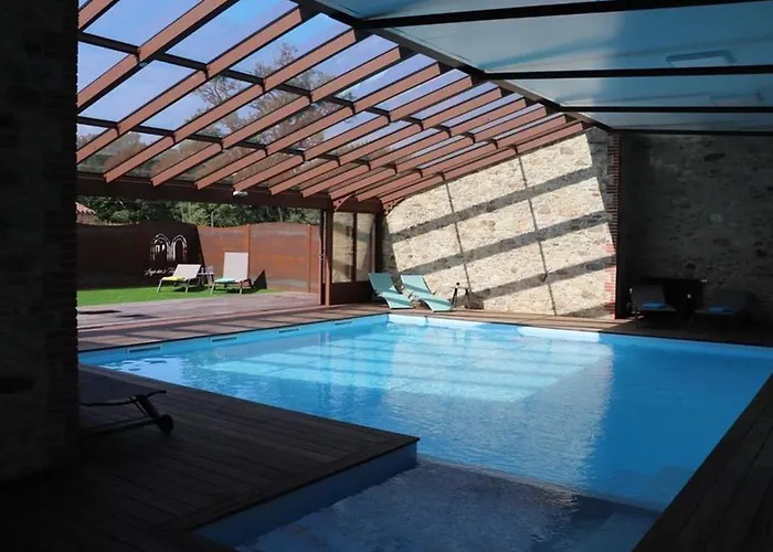 Hébergement de vacances 18ème Rénové Avec Piscine Couverte, Terrasse, Loisirs Et Wifi – 6 Pers. - Fr-1-426-432 *