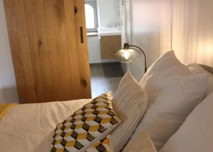 18ème Rénové Avec Piscine Couverte, Terrasse, Loisirs Et Wifi – 6 Pers. - Fr-1-426-432 *