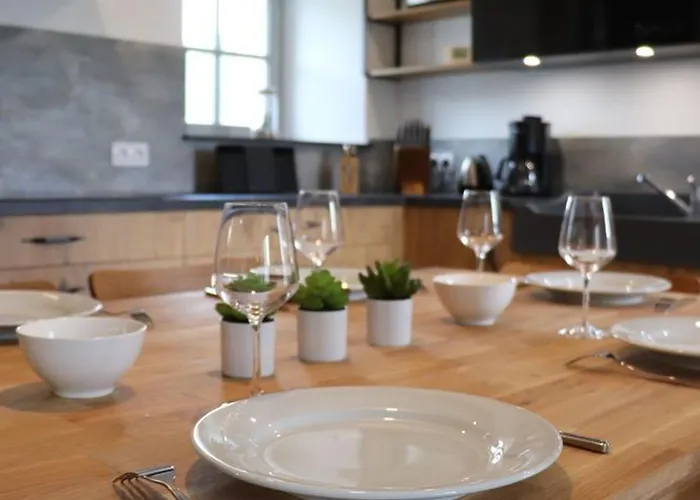 18ème Rénové Avec Piscine Couverte, Terrasse, Loisirs Et Wifi – 6 Pers. - Fr-1-426-432