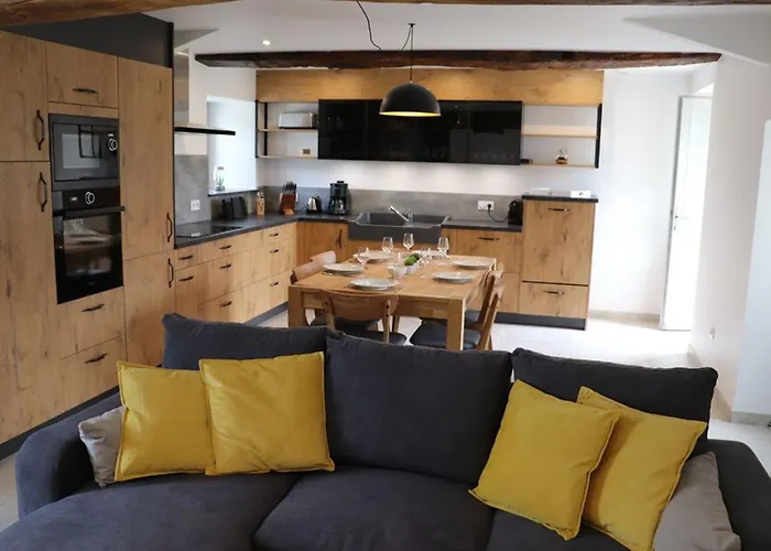 Hébergement de vacances 18ème Rénové Avec Piscine Couverte, Terrasse, Loisirs Et Wifi – 6 Pers. - Fr-1-426-432